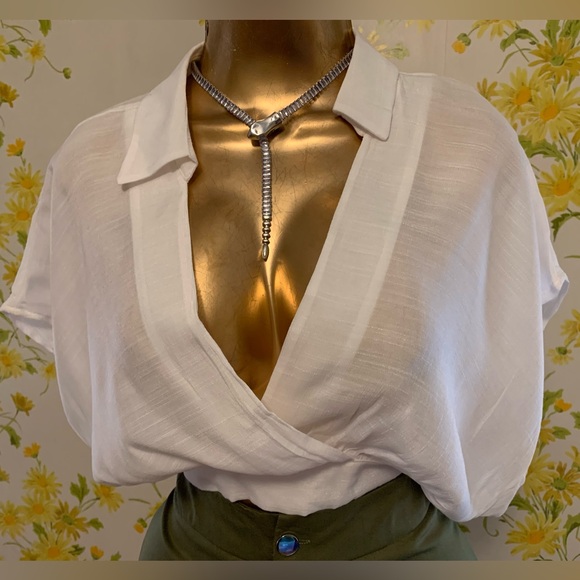 Elastic Waistband Cropped Shirt in White size M - Picture 3 of 10